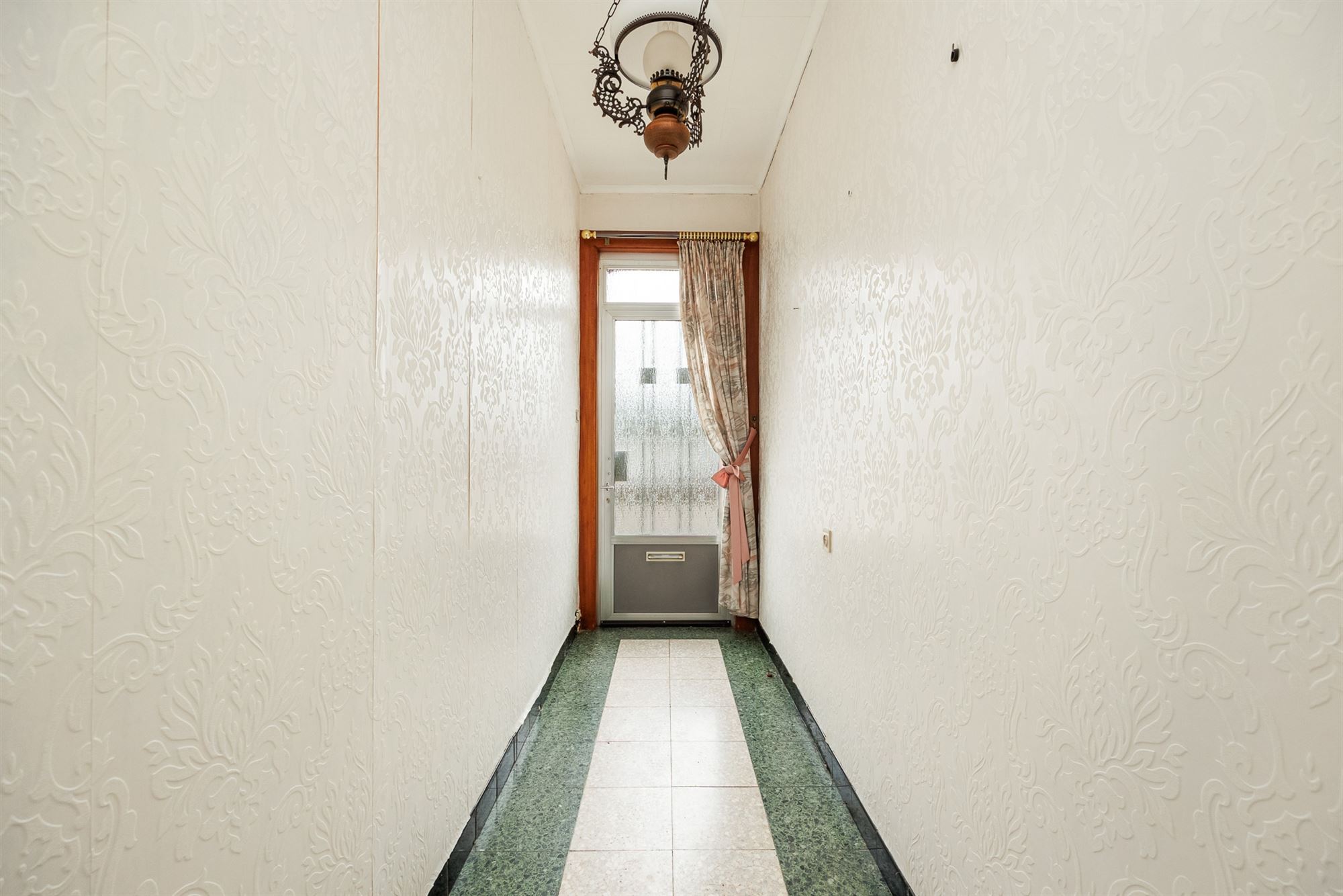 Te renoveren woning met vier slaapkamers en tuin - foto 5