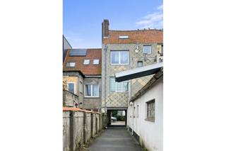  * Deze garagebox bevindt zich in het gelijkvloerse garagecomplex in de Prof. Vercouilliestraat, inrijden naast huisnummer 23. * Maximale...