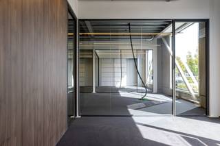 Op een vlot bereikbare locatie in het bedrijvenpark Evolis te Harelbeke bieden we dit functioneel magazijn aan van 723 m². De ruimte is...