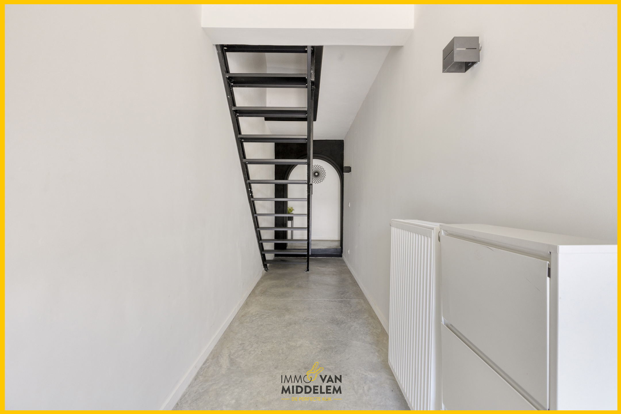 RUSTIG GELEGEN INSTAPKLARE 3-GEVEL WONING MET GROTE TUIN +/-5a25ca - foto 5