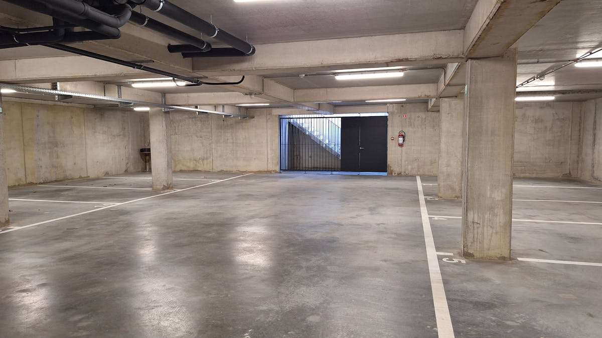 Indoor parking space for sale in Sint-Amandsberg - photo 2