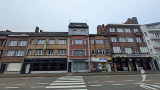 <p><span>Ce bel appartement meublé est prêt à accueillir de nouveaux résidents. L'appartement est situé dans le quartier de la gare d'Aarschot et sur d'importantes voies d'accès (E314 - Leuvensesteenweg). Les escaliers vous amènent au 3ème étage où vous avez une belle vue sur la ville et donc pas de bruit de bus ou de trains.</span></p><p><span> </span></p><p><span>  L'espace de vie avec cuisine ouverte dispose d'une belle terrasse. La salle de bains est équipée d'une douche spacieuse et d'un lavabo. À l'arrière se trouve la chambre principale avec une grande fenêtre qui apporte beaucoup de lumière naturelle et une sensation d'espace. Il y a une pièce de rangement pour placer le lave-linge/sèche-linge.</span></p><p><span> </span></p><p><span> </span></p><p><span>Disponible immédiatement.</span></p><p><span>Pas de charges communes supplémentaires.</span></p><p><span> </span></p><p><span>Serez-vous le premier occupant de cet appartement élégant ? </span><span>Demandez votre visite via notre site web</span></p><p><span> </span></p>