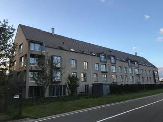 Uitstekend gelegen woonappartement op de tweede verdieping.Het appartement bestaat uit: lichtrijke leefruimte met zit- en eethoek - open keuken met...