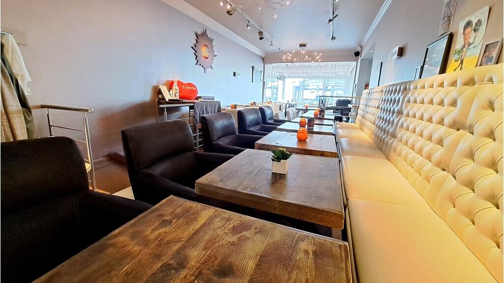 Horecapand met Terras op de Zeedijk te koop in Blankenberge - photo 4