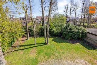 Gelegen in een rustige residentiële wijk van Kampenhout, presenteert deze gerenoveerde woning zich als de ideale gezinswoning. Met een...