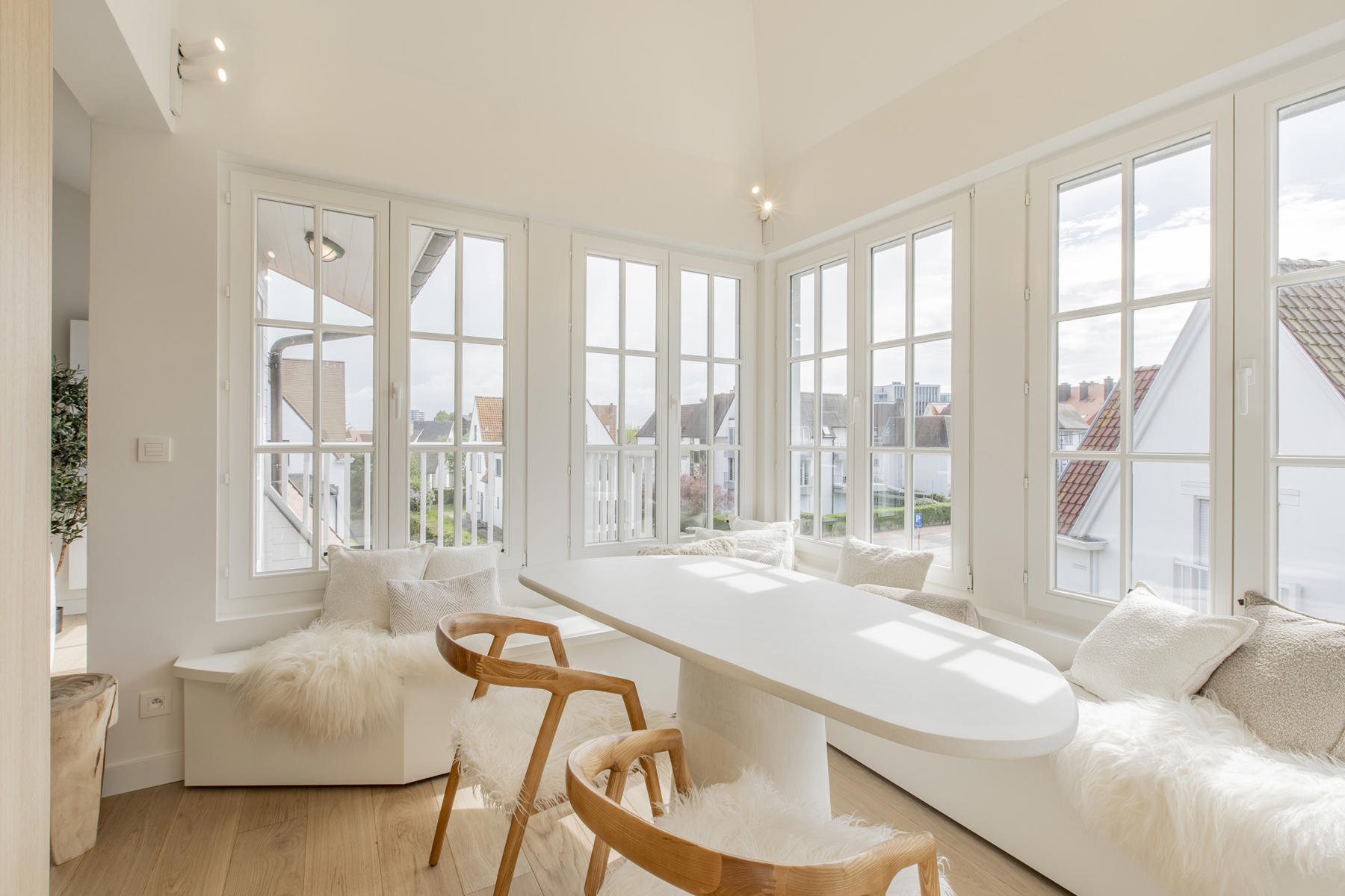 Volledig gerenoveerde penthouse in villa-residentie - foto 4