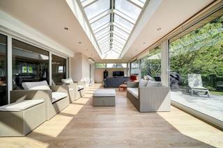 TERVUREN : Belle villa classique, à quelques pas du Parc de Tervuren, proche des voies d'accès principales, de la British School, du Golf et...