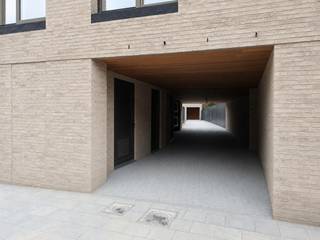 <span><span>In deze nieuwbouwresidentie gelegen in de dorpskern van Woumen (deelgemeente van Diksmuide en op minder dan 5 km van de Grote markt van Diksmuide) vindt u deze nieuwbouwgarage.<br />Deze garage is ideaal voor opbergruimte of parkeerplaats voor uw wagen.<br /><br />Afmetingen: 2.75m x 5.50m.<br /><br />Garage beschikbaar vanaf najaar 2026.<br />Huurprijs: €100/maand.<br /><br />Voor meer info, aarzel niet om contact op te nemen!</span></span>