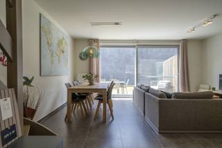 Dit recent huis te koop met 4 slaapkamers, 2 badkamers en aangename stadstuin bevindt zich in de kindvriendelijke woonwijk St-Hubert in...