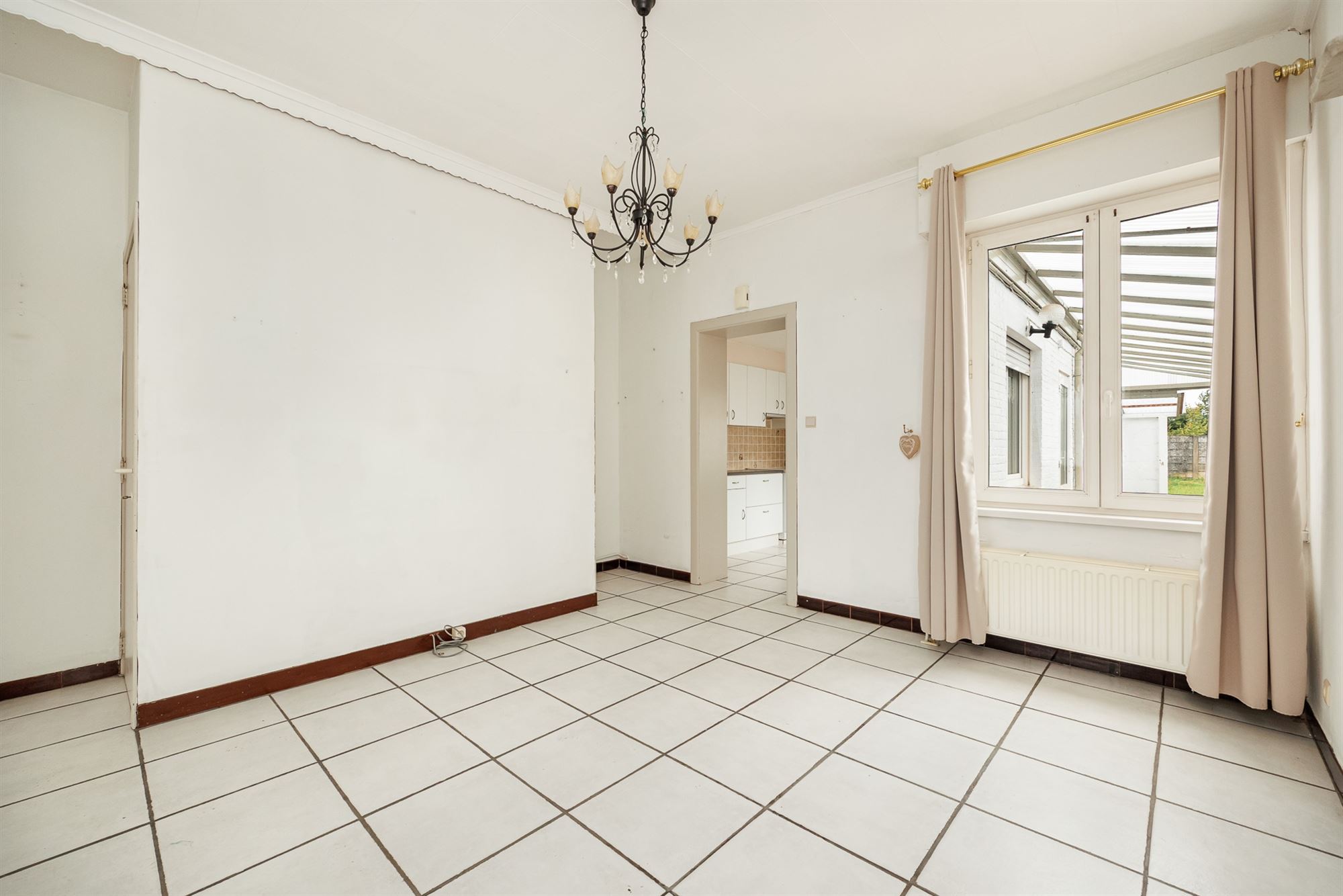Te renoveren woning met vier slaapkamers en tuin - foto 4