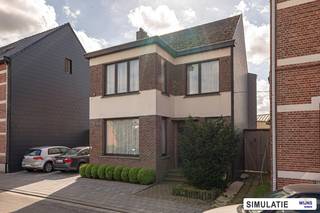 <strong> TE KOOP | Nijlen – Spoorweglei 17</strong><br /><br /><strong>Karaktervolle herenwoning op een perceel van 505 m², op wandelafstand van het station en het centrum van Nijlen.</strong><br /><br />Op zoek naar een woning met ruimte, karakter en potentieel?<br />Deze charmante herenwoning biedt een mooie combinatie van authentieke uitstraling en een centrale ligging.<br /><br /><strong>Omvat</strong>:<br /><strong>Gelijkvloers</strong>: inkomhal, ruime woonkamer, keuken, badkamer, apart toilet, berging/wasplaats.<br /><strong>Eerste verdieping</strong>: 3 slaapkamers<br />Daarnaast beschikt de woning over een <strong>zolder en kelder</strong>, evenals een <strong>terras en aangename tuin</strong>.<br /><br /><strong>Technisch:</strong><br />Centrale verwarming op aardgas<br />EPC: 585 kWh/m²/jaar | energielabel F = renovatieplicht<br /><br />🔎<strong> Ontdek deze woning online</strong><br />Bekijk alvast de interactieve grondplannen en foto's op onze website:<br />🌐 www.wijns.be<br /><br /><strong>Interesse?</strong><br />Neem vandaag nog contact met ons op voor meer informatie of om een bezoek ter plaatse in te plannen.<br />📞 0473/33 33 33<br />✉️ philip@wijns.be