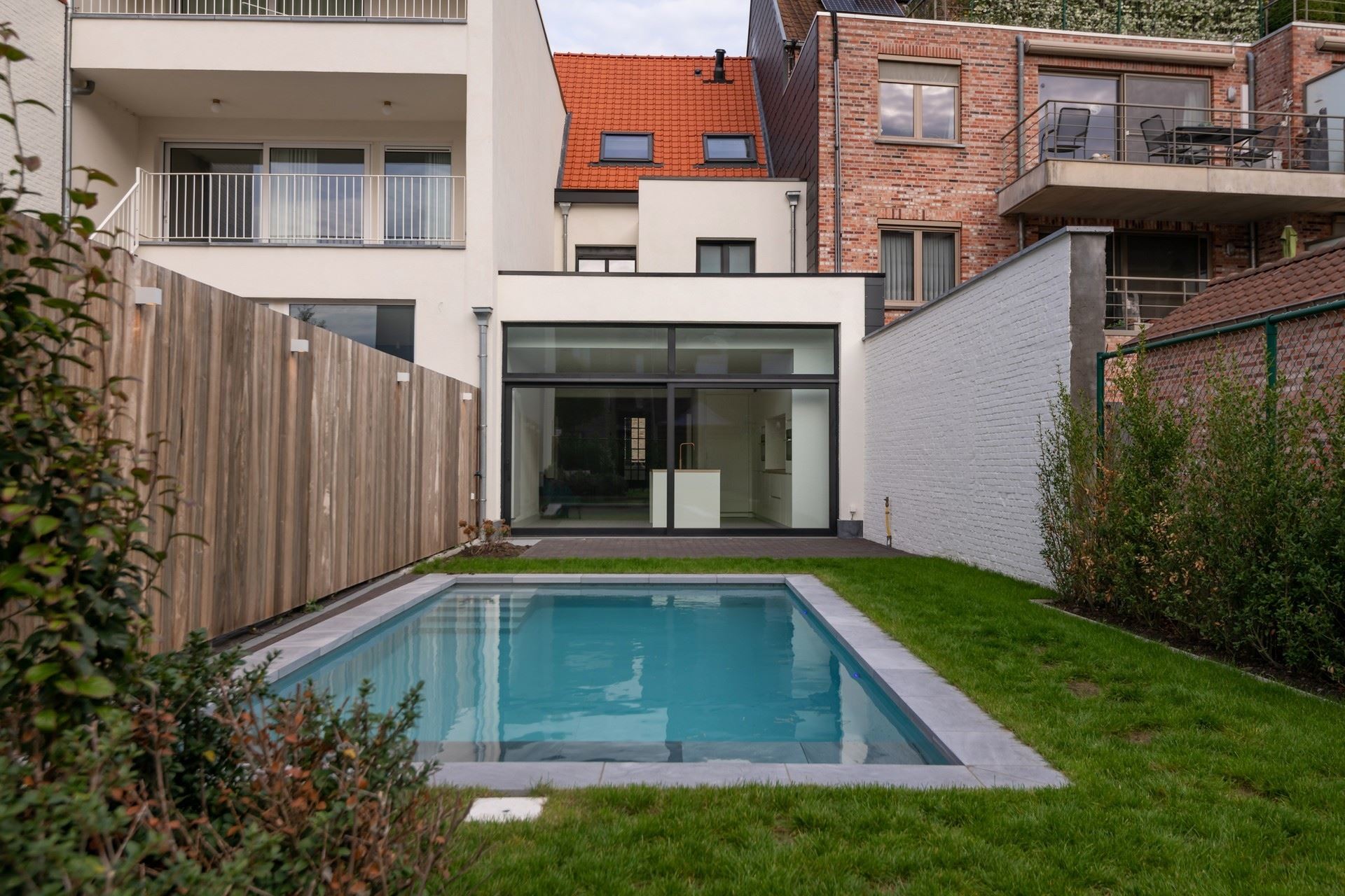Karaktervolle stadswoning met verwarmd zwembad en luxueuze afwerking. - foto 5