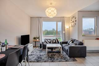 Gezellig duplex appartement met 2 slaapkamers op een toplocatie met terras en ondergrondse autostaanplaats te Heverlee.Het appartement ligt aan de...