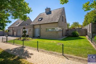 BEZOEKMOMENT OP AFSPRAAK 30/05De liggingDeze uitermate goed onderhouden woning is gelegen op het einde van een doodlopende straat, in een aangename...