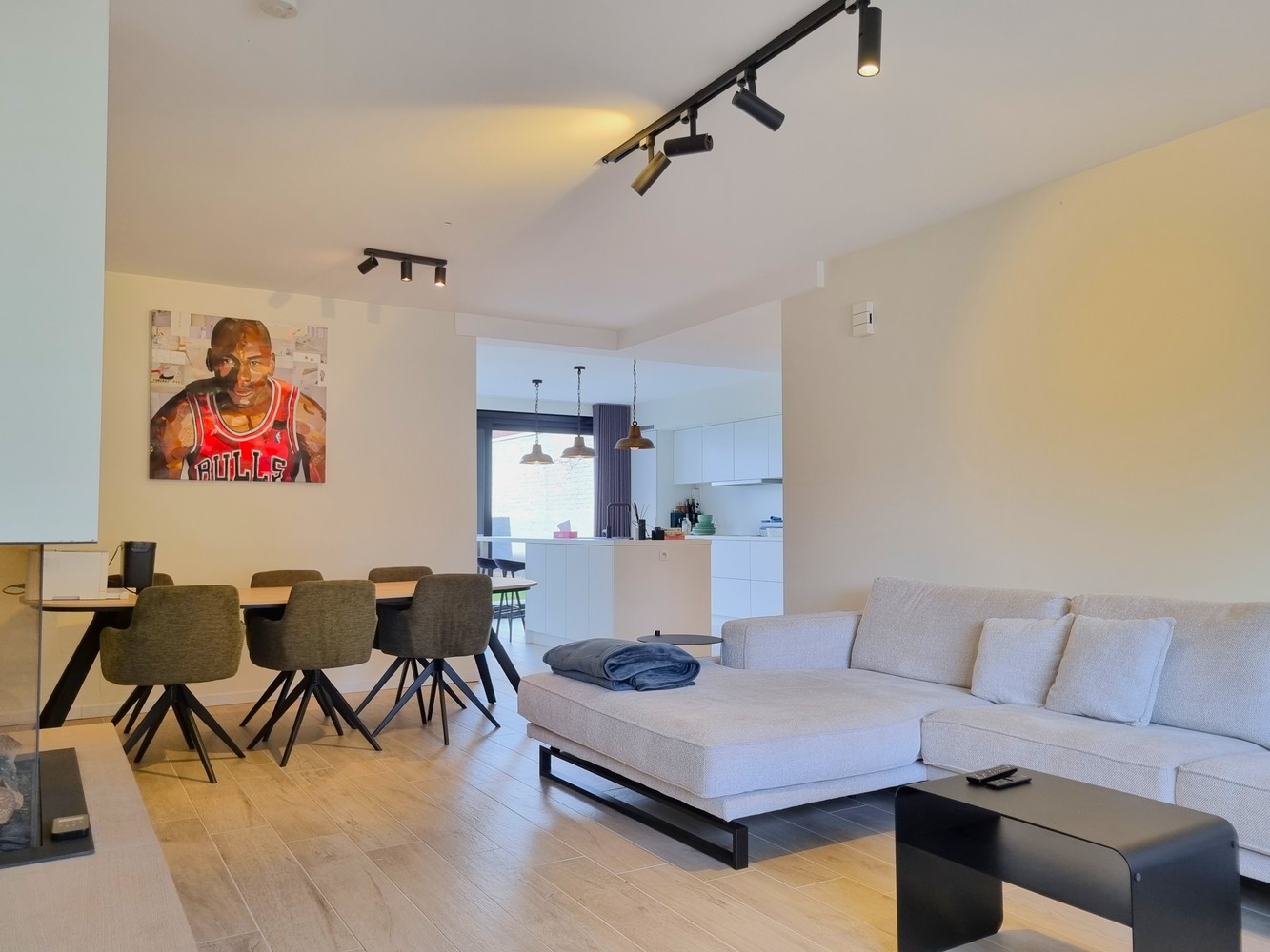 Ruime woonst met 3 slaapkamers en tuin - foto 5