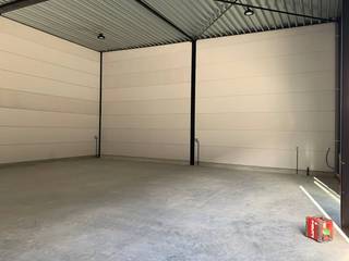 Magazijn van ca. 144 m² te huur in Ieper in het project Kruiskalsie met private parkeerplaats. Het magazijn is gelegen in de nabijheid van...