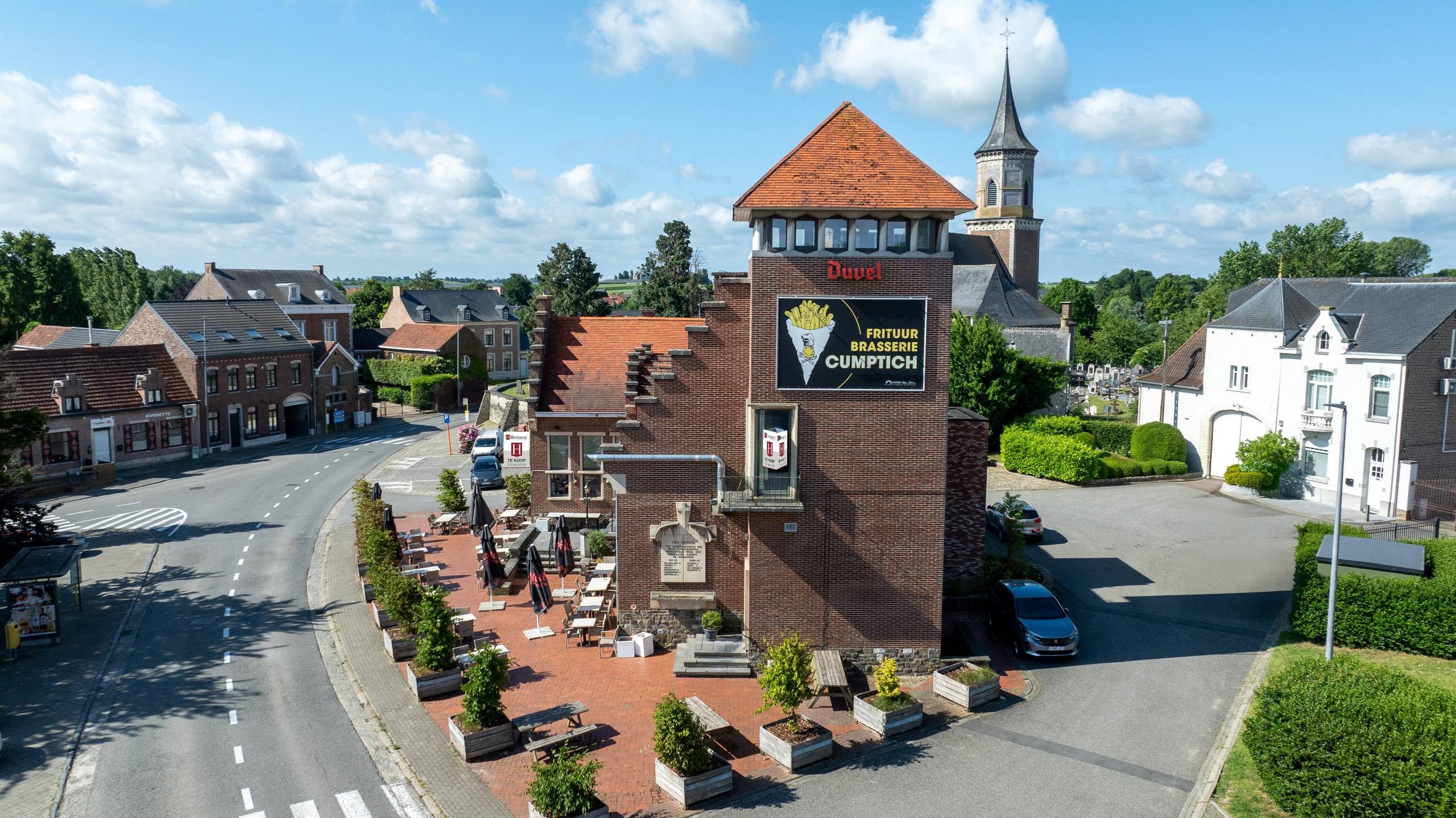 Un immeuble de rapport rénové unique à Kumtich (local commercial et 2 appartements spacieux) - photo 3