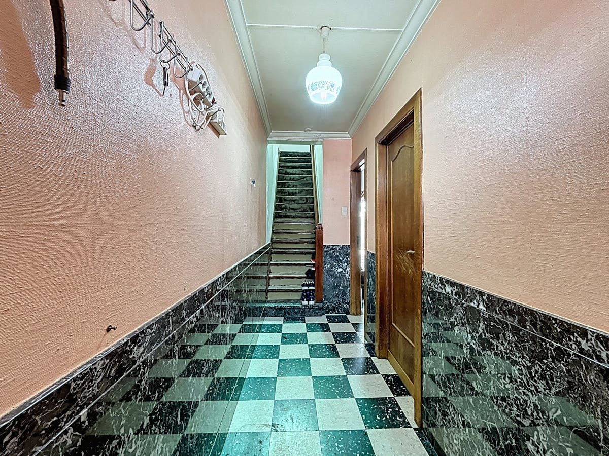 Te renoveren woning te koop in Kortrijk! - foto 2