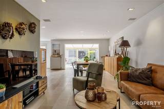 Op zoek naar een perfect onderhouden, instapklare leuk gelegen woning met ruimte, comfort en energiezuinigheid? Deze recente woning in Gullegem...