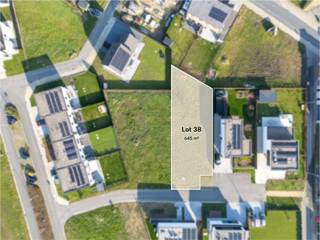 In Egem (Pittem) ligt deze bouwgrond met een grondoppervlakte van 645 m² en een oostelijk georiënteerde tuin. Ideaal om op te staan met de...