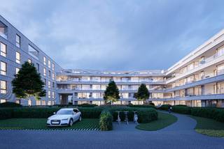 Ruimte, rust en een groene, sfeervolle omgeving; het zijn slechts enkele troeven die de nieuwe Eymard-site kenmerken. Ondertussen zijn de werken aan de residenties Amantha en Ancilla volop bezig.<br /><br />De moderne architectuur is strak maar straalt tegelijk veel warmte en gezelligheid uit, waardoor de residentie zich perfect integreert in de groene omgeving. De meeste appartementen (oppervlaktes van 67m2 tot 136m2) beschikken over een zeer ruim en zonnig, zuidwest gericht terras (tot 268m2), toegankelijk via extra grote raampartijen, die een optimale lichtinval en zicht op de open omgeving garanderen. De appartementen op het gelijkvloers hebben telkens een ruim terras met aansluitend een private tuin. <br /><br />Onder deze residentie zijn voldoende ondergrondse parkeerplaatsen, 2 garageboxen, private kelder- en fietsenbergingen beschikbaar.<br /><br />De nieuwe site is gelegen op de hoek van de Heirweg en de Westendelaan en bevindt zich dus net buiten de zeer drukke toeristische zone, maar is toch op slechts 6 minuten wandelen van de zeedijk gelegen. De ideale combinatie van rust, groen en vlotte bereikbaarheid van zeedijk, winkelstraat en park!