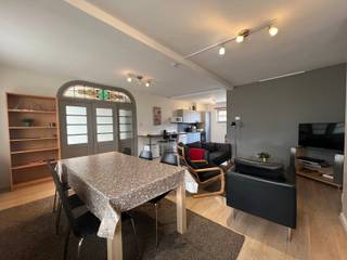 Gezellige woning met 2 slaapkamers en tuintje. Alles gelijkvloers!Indeling:Inkomhal, zeer ruime living met veel lichtinval, open ingerichte...