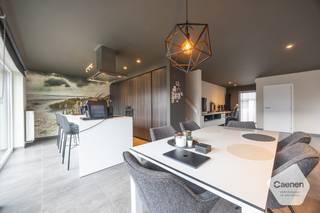 Ontdek deze prachtige koppelwoning uit 2017 met een uitstekende EPC-score (A-label) en voorzien van conforme zonnepanelen. Hier woon je...