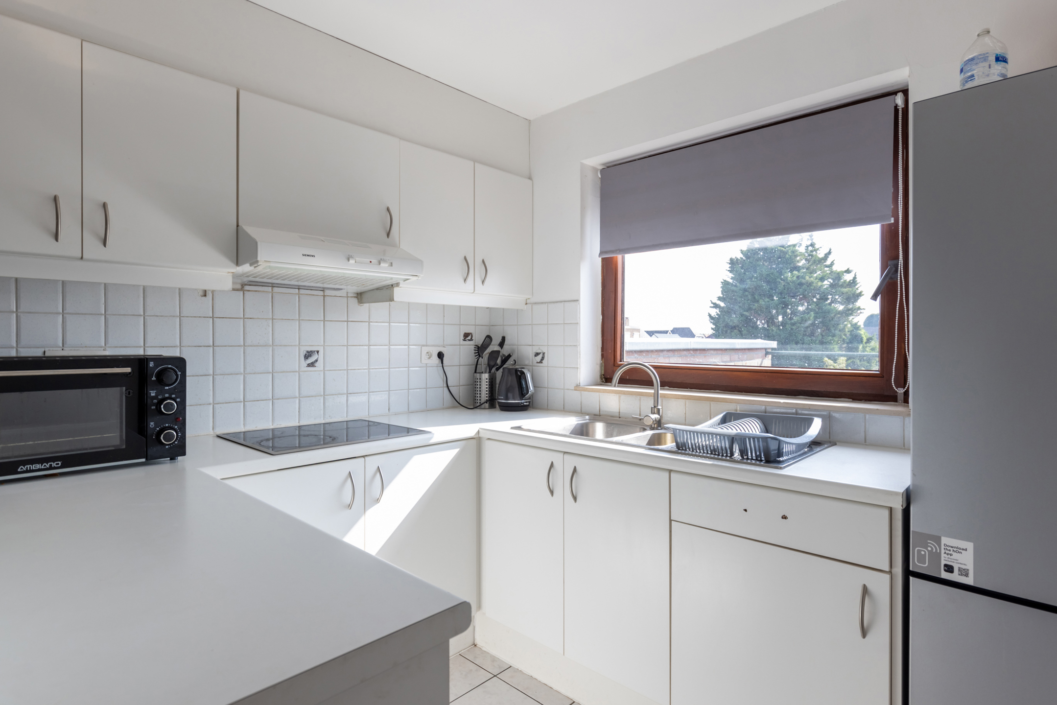 Instapklaar duplex-appartement met 2 slaapkamers en ruim terras in hartje Bornem - foto 3