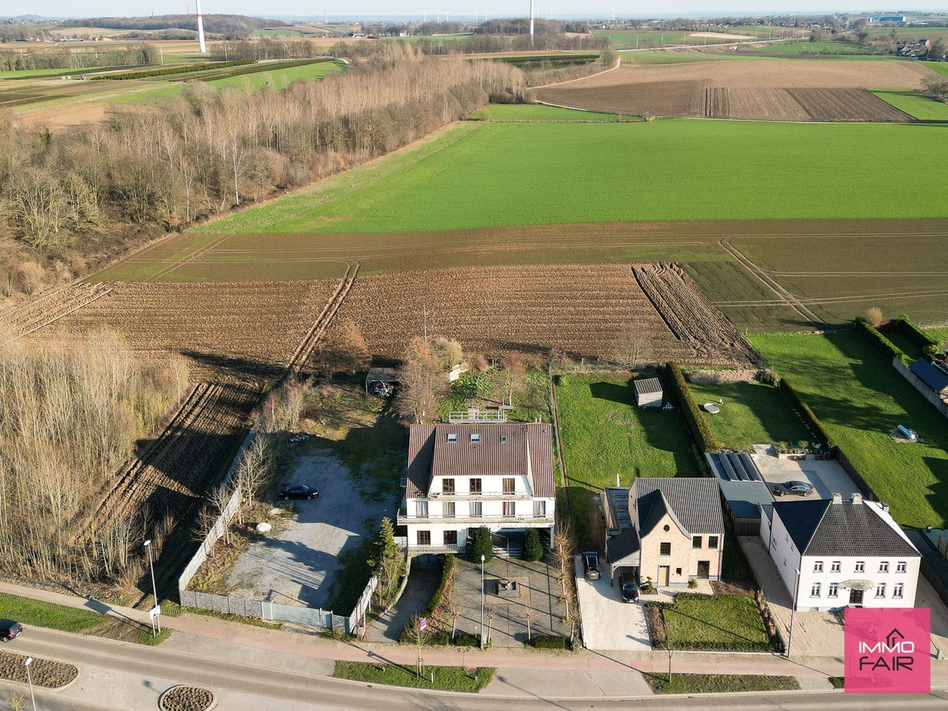 Polyvalent hotel op perceel van 2755 m² - foto 1