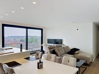 De snelste manier om een bezoek te brengen aan dit appartement? Vraag je bezoek aan via de rode knop op onze website (www.dewaele.com) en je wordt gecontacteerd door één van onze verhuurexperten. Gerenoveerd appartement met 2 slaapkamers en ruim terras op een centrale ligging te Roeselare.Het appartement heeft volgende indeling:- Inkom- Apart toilet- Open keuken voorzien inductiekookplaat, microgolfoven, oven, vaatwas, en koelkast- Lichtrijke leefruimte- 2 Slaapkamers- Badkamer voorzien van lavabo en douche- Ruim terrasExtra kenmerken: - Airco aanwezig- Instapklaar en lichtrijk appartement - Lift aanwezig - Centrale ligging op wandelafstand van winkels, openbaar vervoer, de Grote Markt,...Ben jij geïnteresseerd in dit appartement te huur in Roeselare? Aarzel dan niet ons te contacteren.