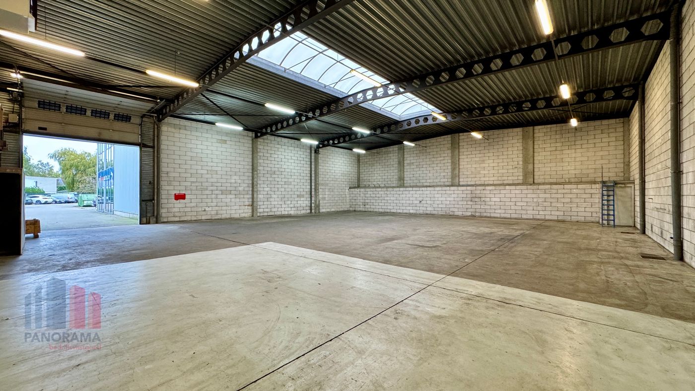 Functioneel magazijn van 540 m² met kantoren te huur - foto 4