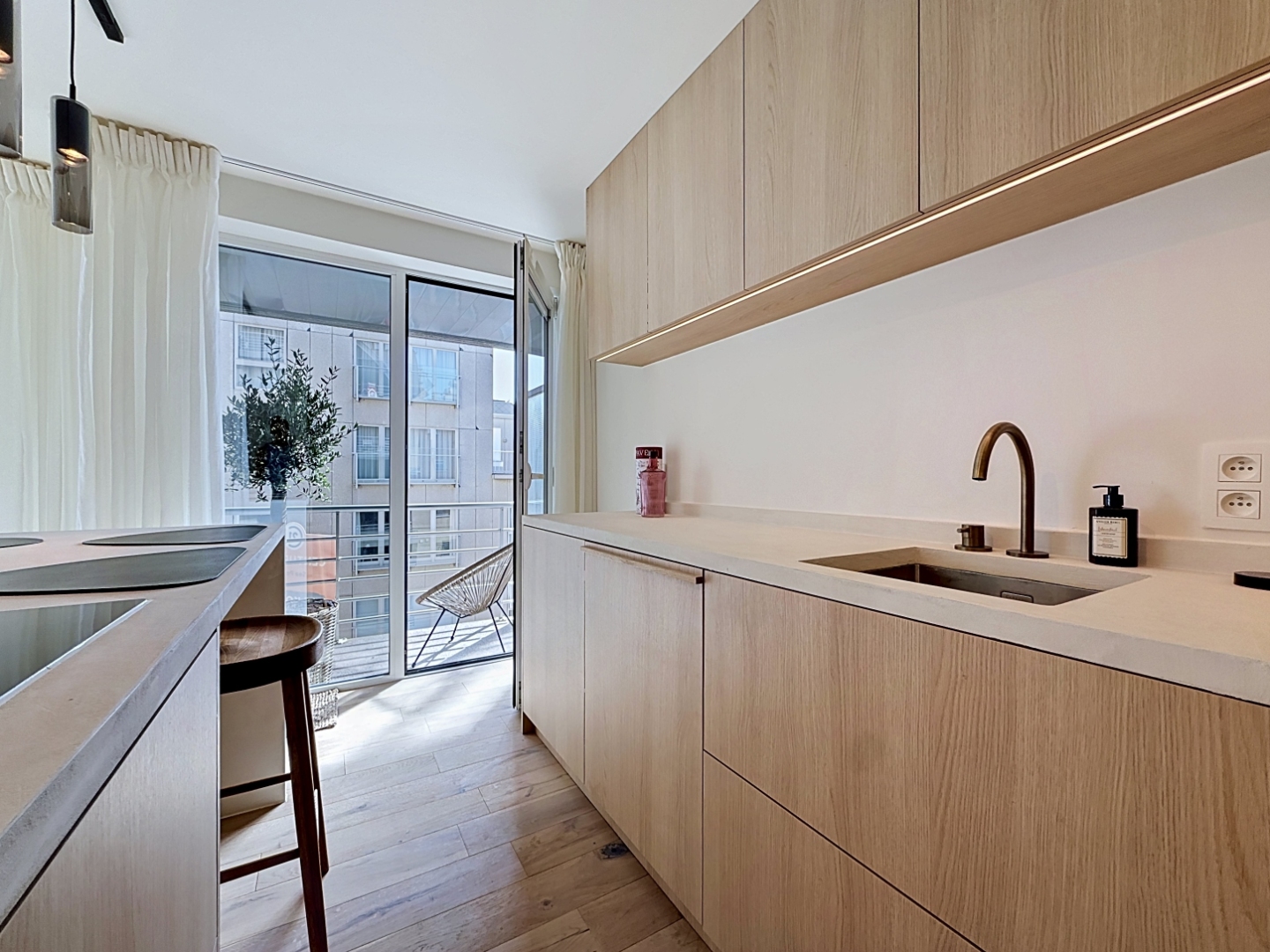 Gerenoveerd appartement met lateraal zeezicht te Nieuwpoort. - foto 2