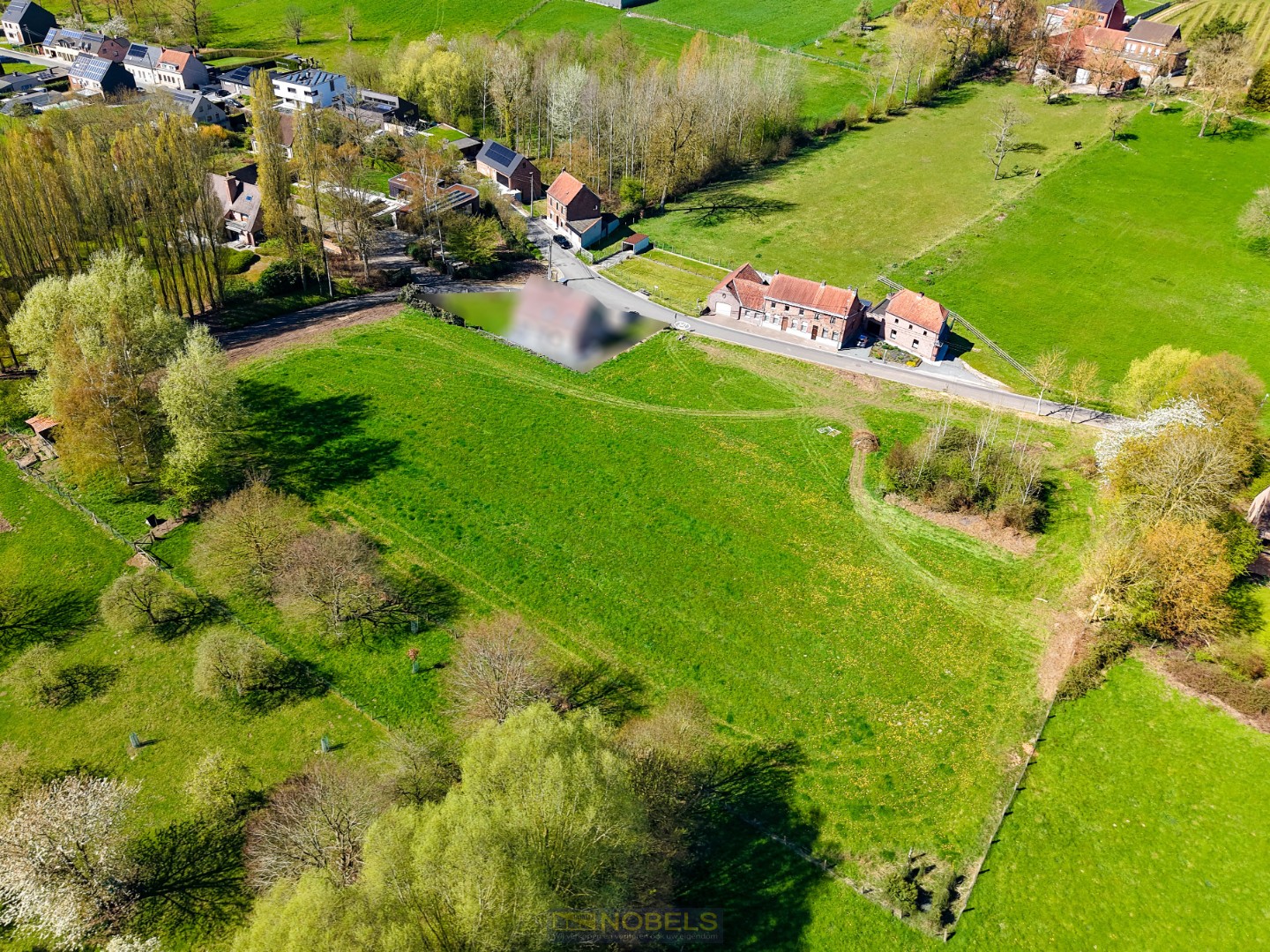 Te koop, rustig gelegen bouwgrond voor open bebouwing te Michelbeke - photo 1