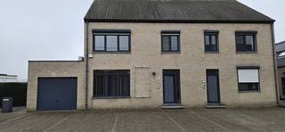 Dit pand, te huur en onmiddellijk te betrekken, kan worden aangewend voor diverse activiteiten.Op dit ogenblik is het onderverdeeld in diverse...