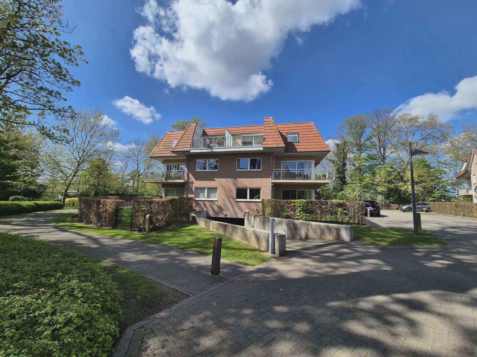 Prachtig dakappartement met 2 slaapkamers en garage - foto 1