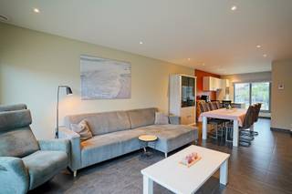 Ben je op zoek naar een ruim en lichtrijk appartement nabij het centrum van Haasdonk? Lees dan zeker even verder.  Het appartement bevindt zich op...