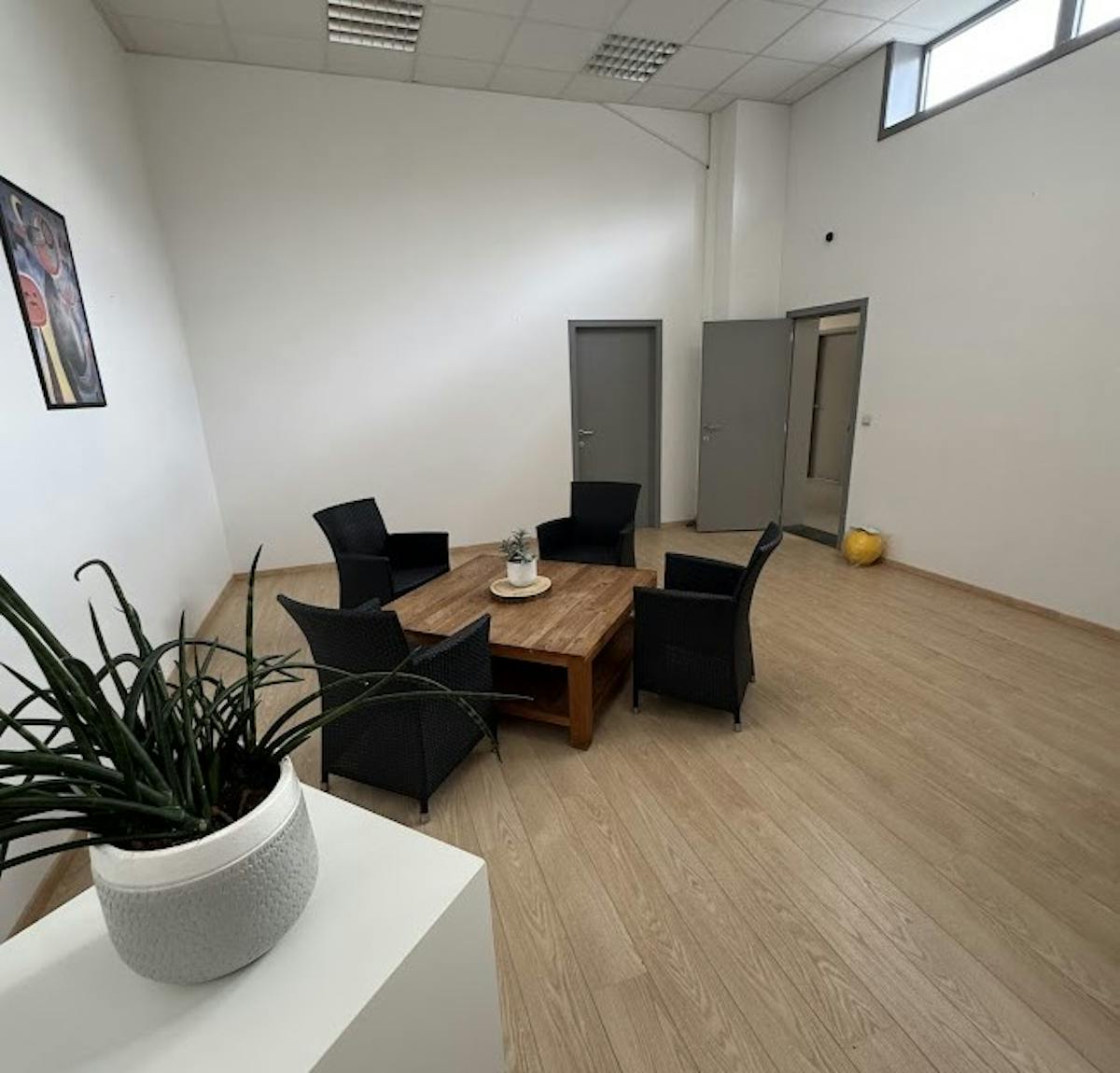 Office space 30 m2 for rent in a central location - photo 4