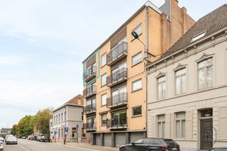 Découvrez ce spacieux et lumineux appartement de 3 chambres avec deux balcons, idéalement situé près du centre de Harelbeke. Profitez d'un espace...