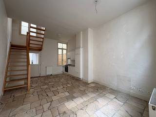 Deze charmante woning met een bewoonbare oppervlakte van ca. 79 m² is ideaal gelegen in de Ziekeliedenstraat 27, in het hart van Mechelen. Dankzij...