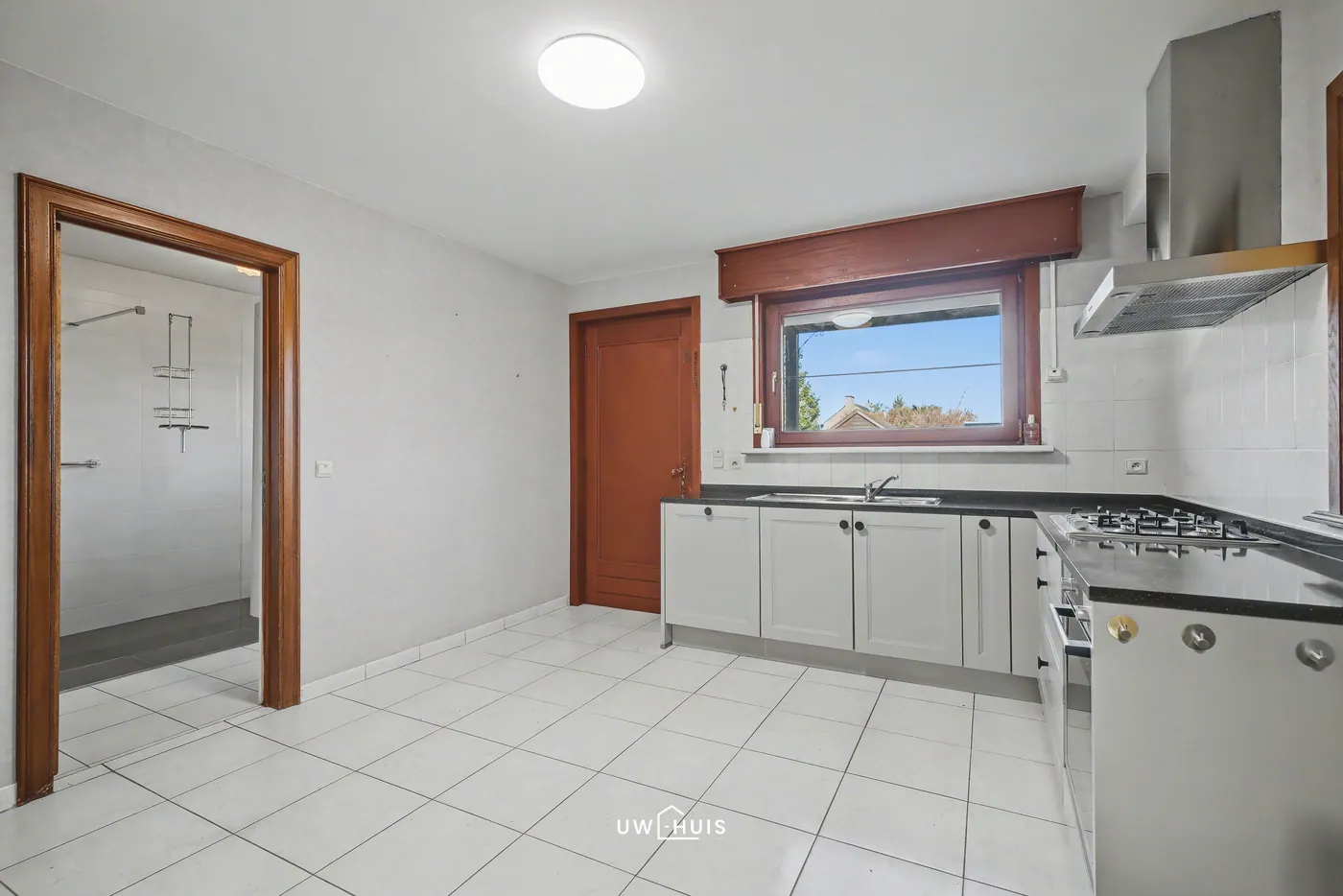 Detached house with 4 bedrooms, garage, and well-maintained garden in the center of Beveren - photo 4