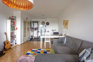 Cet appartement de 2 chambres bien entretenu est situé au 12ème étage, dans un quartier vert près de la frontière Merksem/Schoten et à distance...