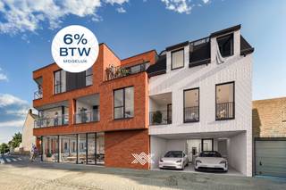 <div>Deze nieuwbouwwoning beschikt over een bewoonbare oppervlakte ca. 157,15 en is ingedeeld als volgt:
<ul>
	<li>Gelijkvloers: een carport met plaats voor 2 wagens, een inkomhal, een afzonderlijk toilet, een praktische berging en een fietsenberging</li>
	<li>Eerste verdiep: een woonkamer met zit en eethoek, een open keuken met keukeneiland, een praktische berging en een terras</li>
	<li>Tweede verdiep: een nachthal, drie slaapkamers, een afzonderlijk toilet en een badkamer voorzien van inloopdouche en een dubbele wastafel.</li>
	<li>Zolder: mogelijkheid tot afwerking zolder en plaatsen vaste trap (mits meerprijs)</li>
</ul>
Bij de aankoop geniet je van hoogwaardige afwerkingsopties en veel keuzevrijheid. De koper kan zijn interieur naar wens vormgeven met voldoende ruime budgetten voor de sanitaire toestellen, de keuken en de vloerafwerking, te selecteren bij kwalitatieve leveranciers. Zo krijgt je woning een persoonlijke touch. <br /><br />De ligging is uitstekend op slechts enkele stappen van de Markt en in de directe nabijheid van winkels, scholen, restaurants en recreatie. Daarnaast is de bereikbaarheid een grote troef, zowel met het openbaar vervoer als met de wagen, dankzij de directe verbindingen met de Knokkebaan en E40.<br /><br />BTW-tarief van 6% mogelijk op de volledige constructiewaarde, nu ook voor investeerders mits min. 15 jaar verhuur. <br />Benieuwd? guillian@landbergh.be of 09 278 78 79 </div>