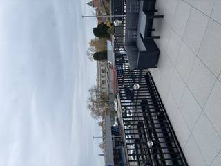 Ruim halfopen appartement in het centrum van Geluwe, op wandelafstand van winkels en voorzieningen. Dit moderne appartement (bouwjaar 2023)...