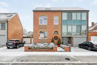 Een meesterlijk samenspel van karakter en comfort — wonen in stijl in het hart van HasseltSommige woningen hebben een ziel.Deze karaktervolle...