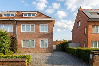 BEZOEKMOMENT VRIJDAG 27/02 VAN 15U TOT 18U. SCHRIJF JE IN VIA ONZE WEBSITE!Deze solide woning beschikt over meer dan 210 m² bewoonbare oppervlakte op...