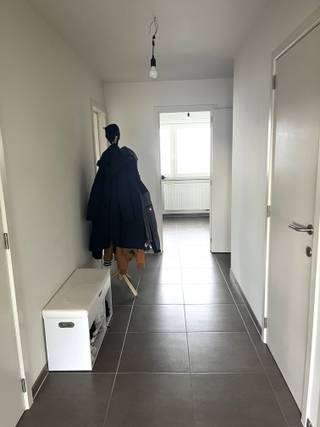 Dit prachtige appartement is gelegen in het centrum van Wingene nabij openbaar vervoer, scholen, bakker, slager, banken,... Dit appartement is...