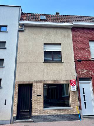 Wervik: Woning met uitweg, garage en tuin te koopDeze charmante woning in het hartje van Wervik heeft heel wat troeven. Deze woning is uitermate...