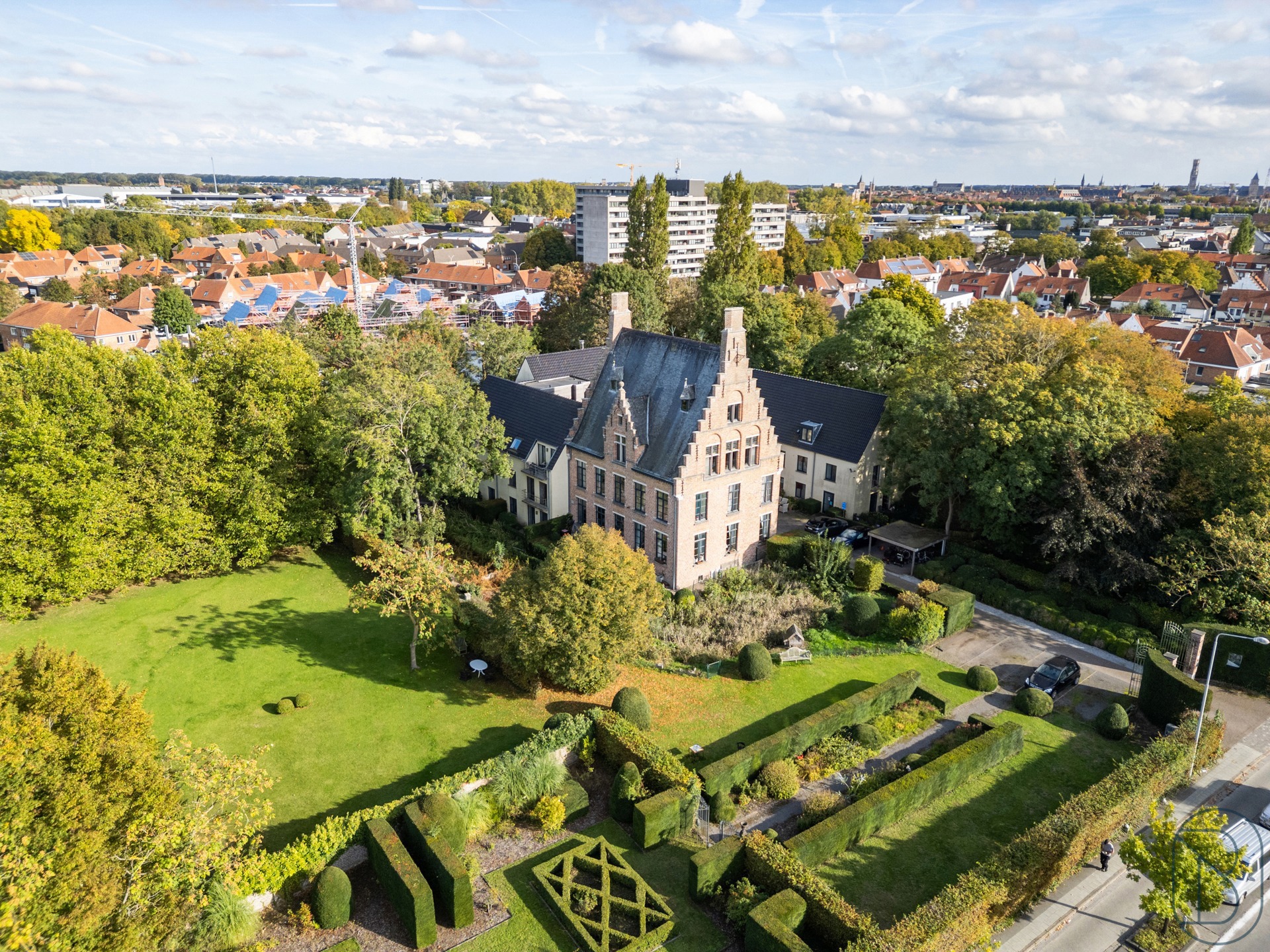 Assistentieflat met 2 slk &amp; terras in het centrum van Brugge - foto 1