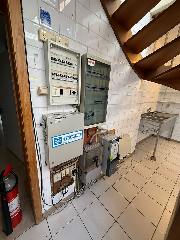 Handelsgebouw met verdiep te huur op topligging in centrum Ninove - foto 5