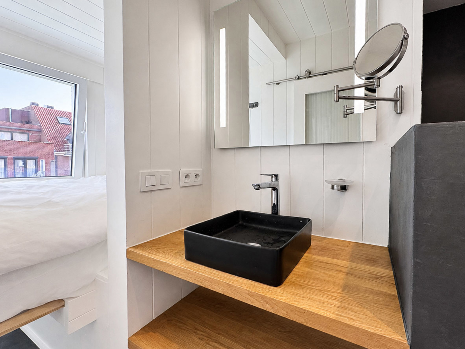 Centraal gelegen appartement met 1-SLK nabij de Zoutelaan, Dumortierlaan en de Lippenslaan - foto 5